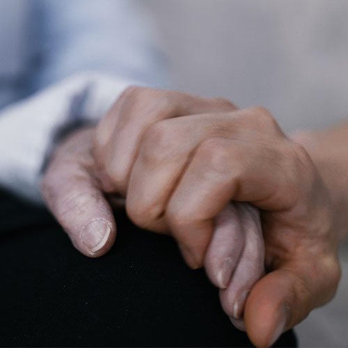 patientin-hand-pflege-zuhause-500x500